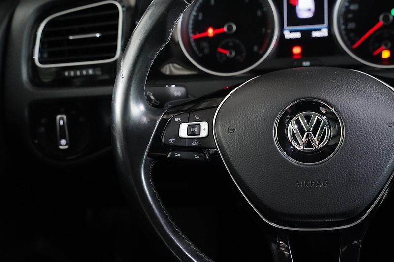 Volkswagen Golf - fotka 14 z 24