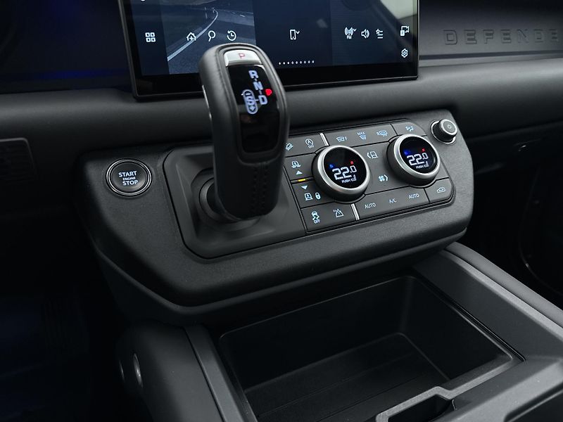 Land Rover Defender 110 P425 X-DYNAMIC REZERVACE - fotka 26 z 50