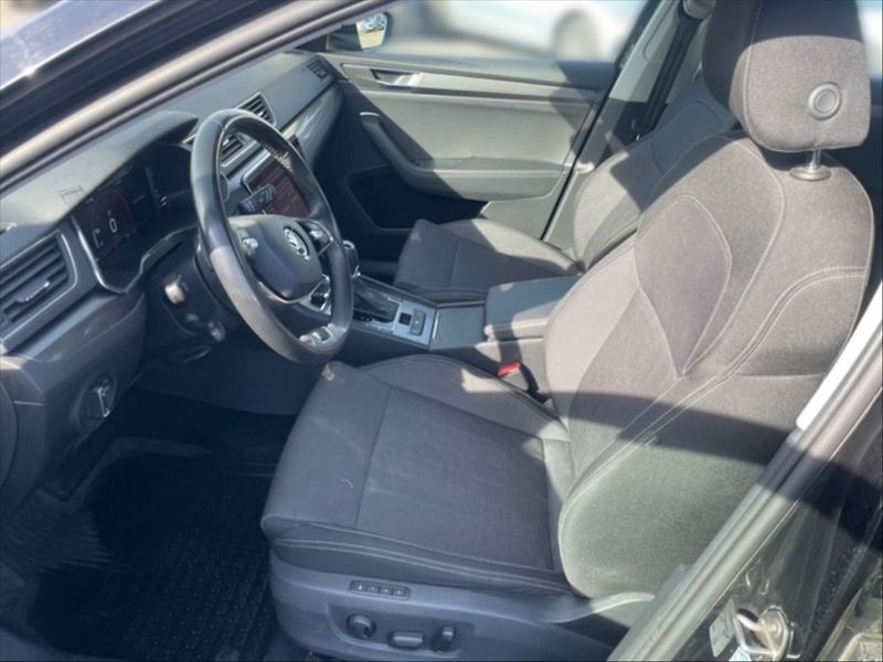 Škoda Superb 2,0 TDI Style DSG - fotka 7 z 11