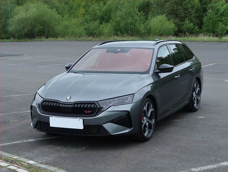 Škoda Octavia (2024) RS 2.0 TSI - fotka 2 z 15