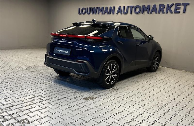 Toyota C-HR 2,0 PHEV STYLE - fotka 2 z 17