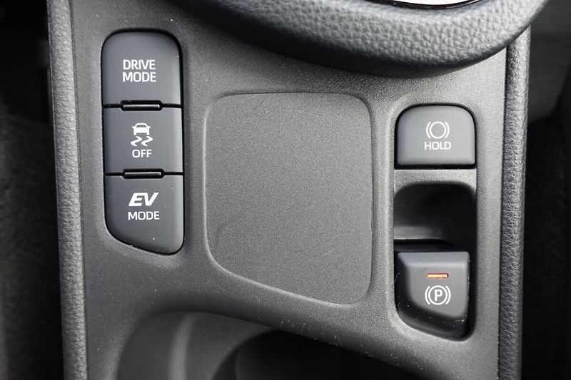 Toyota Yaris Cross 1,5 HEV Style - fotka 21 z 33