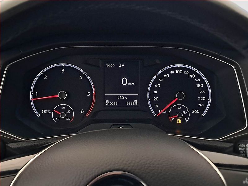Volkswagen T-Roc (2019) 1.6 TDI, Tempomat - fotka 11 z 16