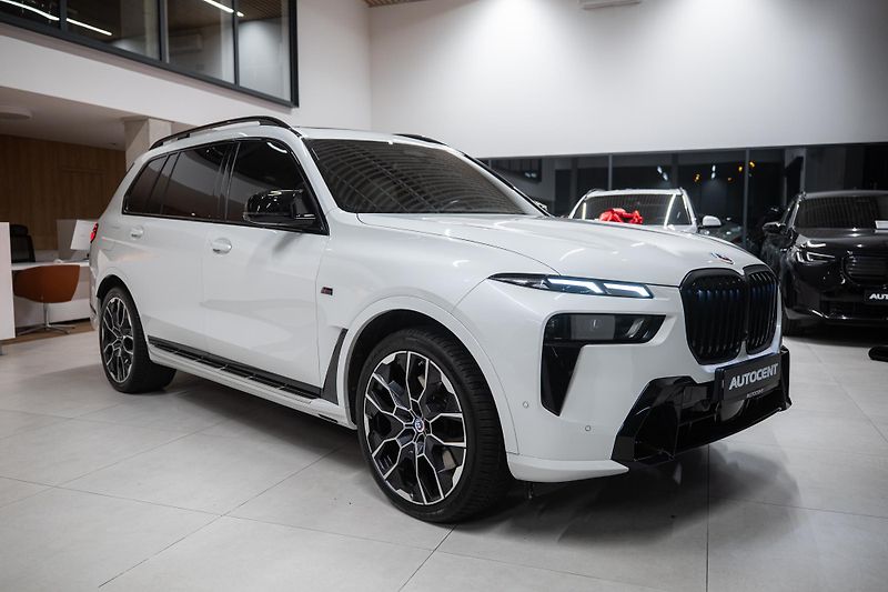 BMW X7 (2023) 40D 250KW M-SPORT MASÁŽE TAŽNÉ - fotka 4 z 49