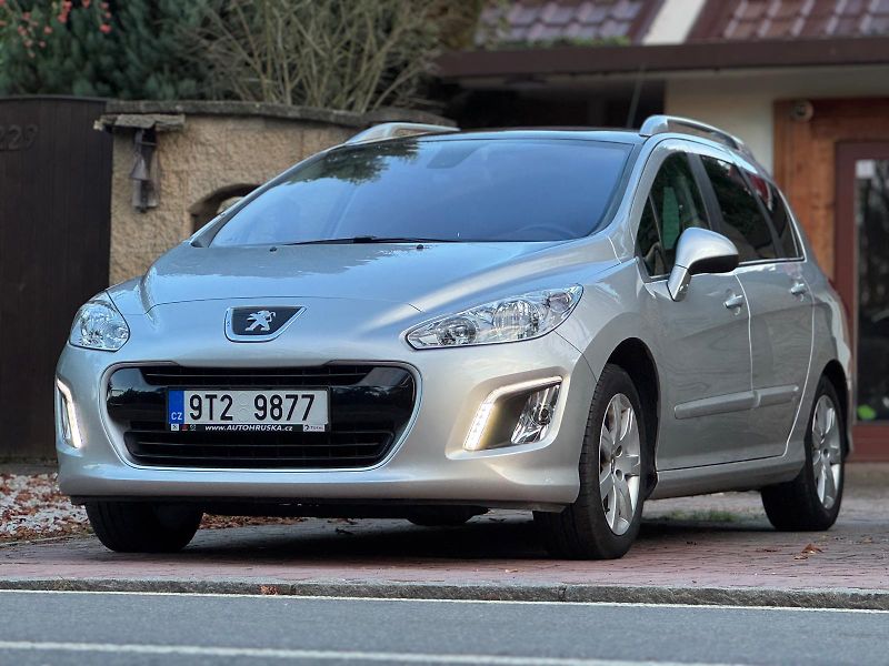 Peugeot 308 1.6i 1.MAJITEL ČR GARÁŽOVÁNO - fotografie inzerátu