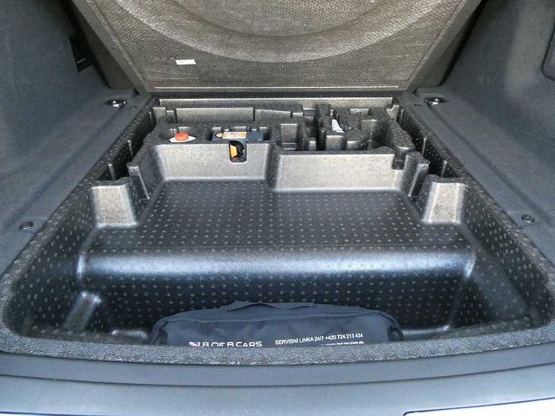 Land Rover Range Rover Velar 3,0 Dynamic SE D300 - fotka 35 z 40