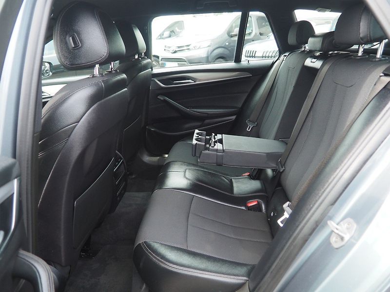 BMW Řada 5 (2017) 3.0d xDrive, 195 kW - fotka 12 z 38