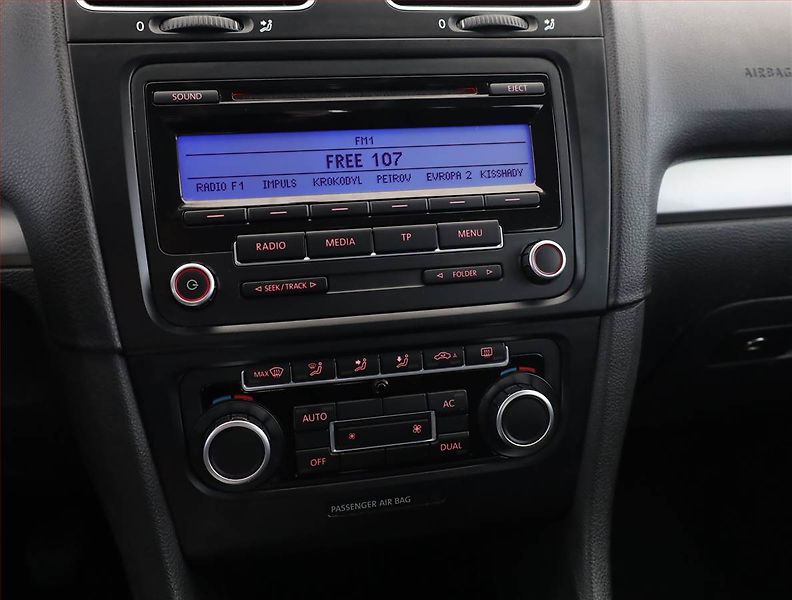 Volkswagen Golf (2010) 1.6 TDI, jezdí výborně - fotka 9 z 17