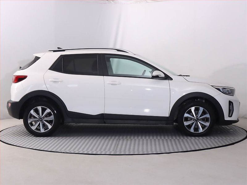 Kia Stonic (2023) 1.0 T-GDI, Automat, Serv.kniha - fotka 6 z 22