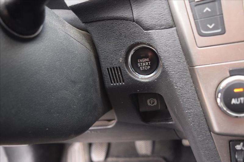 Toyota Avensis 2,2 D-CAT 130KW NOVÉ V CZ - fotka 36 z 43