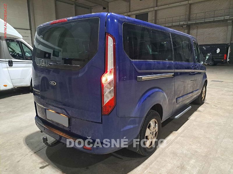 Ford Tourneo Custom (2016) 2.0TDCi L2 9míst, Limited, TZ - fotka 4 z 13