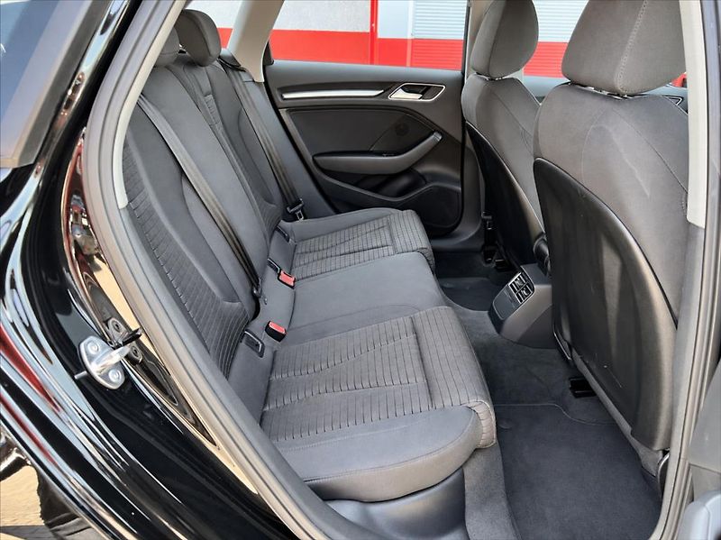 Audi A3 35 TFSi  LED  KLIMA  110kw - fotka 17 z 41