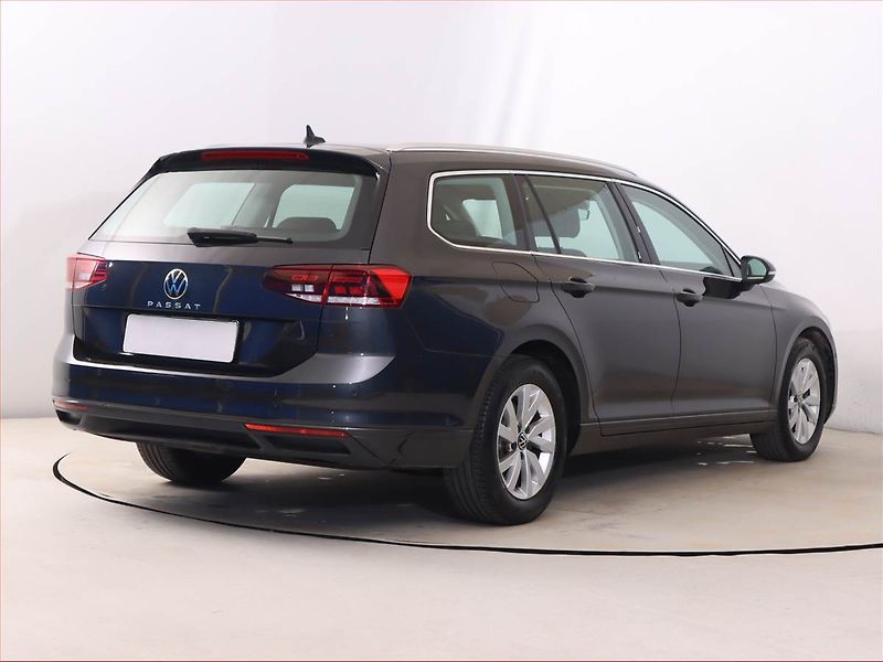 Volkswagen Passat (2021) Business 2.0 TDI, Automat - fotka 5 z 23