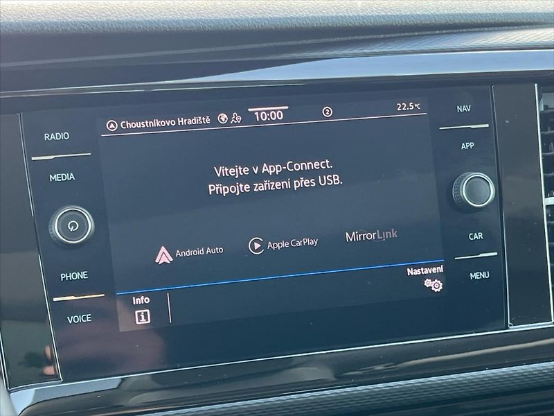 Volkswagen Multivan 2,0 TDi 110kW BULLI  T6.1 REZE - fotka 24 z 29