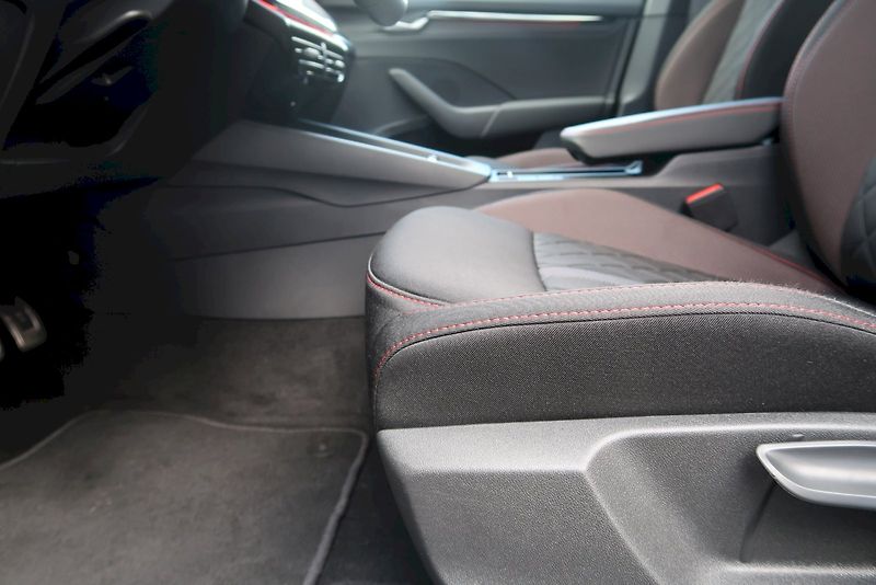 Škoda Octavia (2025) COMBI RS 2,0 TSI 195kW DSG - fotka 21 z 29