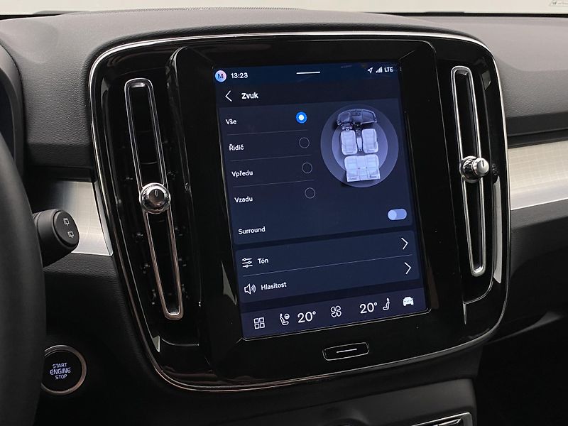 Volvo XC40 (2026) B3 AUT DARK PLUS - fotka 56 z 60