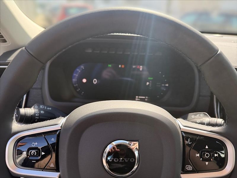 Volvo XC90 (2026) 2,0 T8 Plus Dark   4695 - fotka 8 z 16