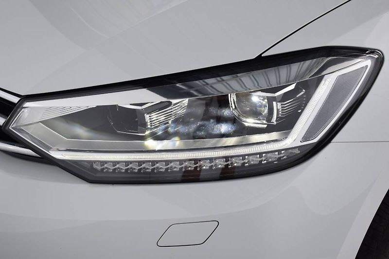 Volkswagen Touran (2022) 1.5TSI 110kW DSG, LED - fotka 22 z 23