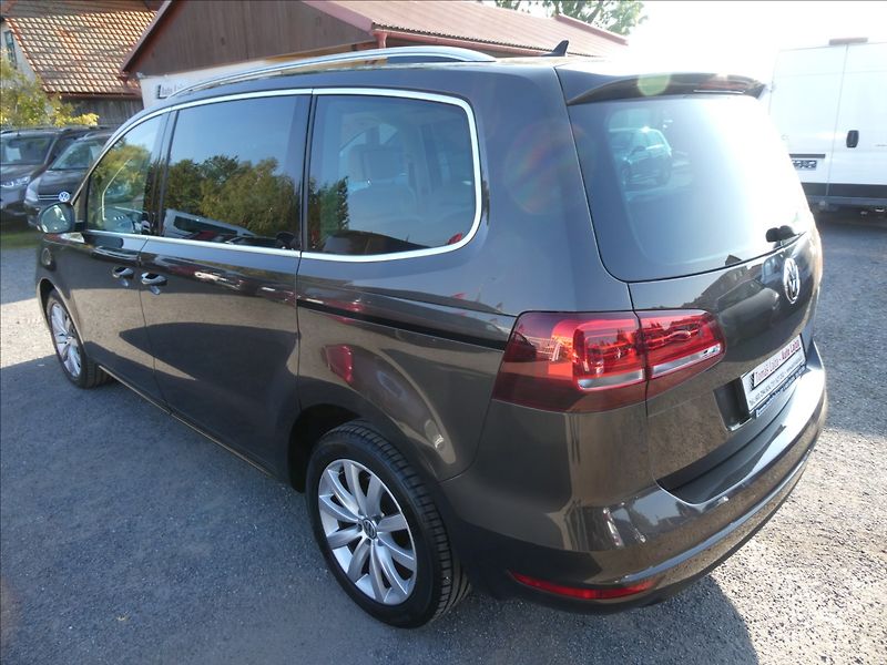 Volkswagen Sharan 2,0 TDi HIGHLINE, rezervace - fotka 7 z 50