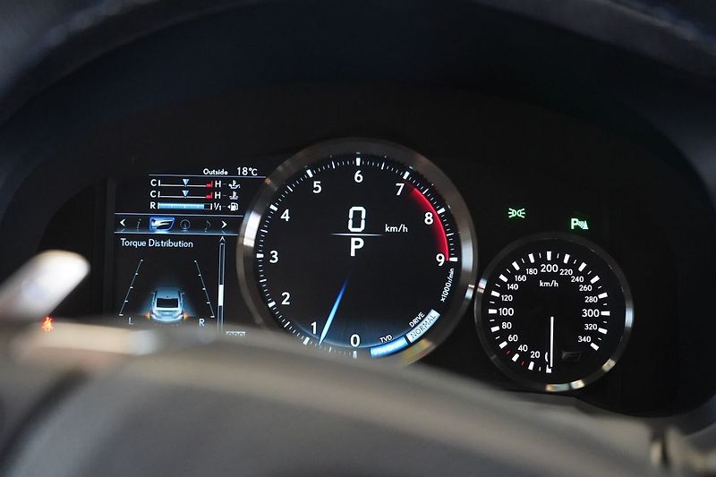 Lexus RC F - fotka 27 z 40
