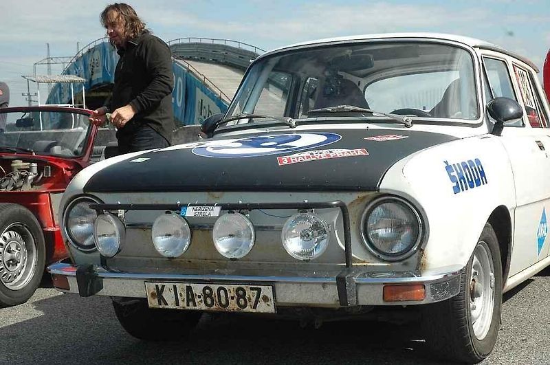 Historická vozidla obsadí o víkendu autodrom. V sobotu se koná tradiční Podzimní Sosnění.