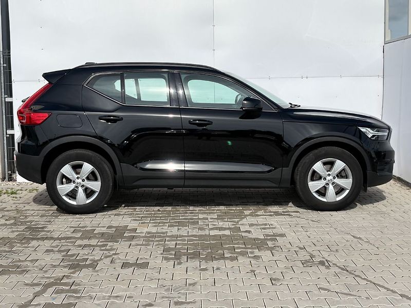 Volvo XC40 Momentum core T2 95kW - fotka 6 z 23