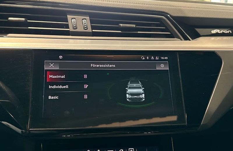 Audi Q8 e-tron 55 Q SoH 97% 360k Pano Vzduch - fotka 17 z 38