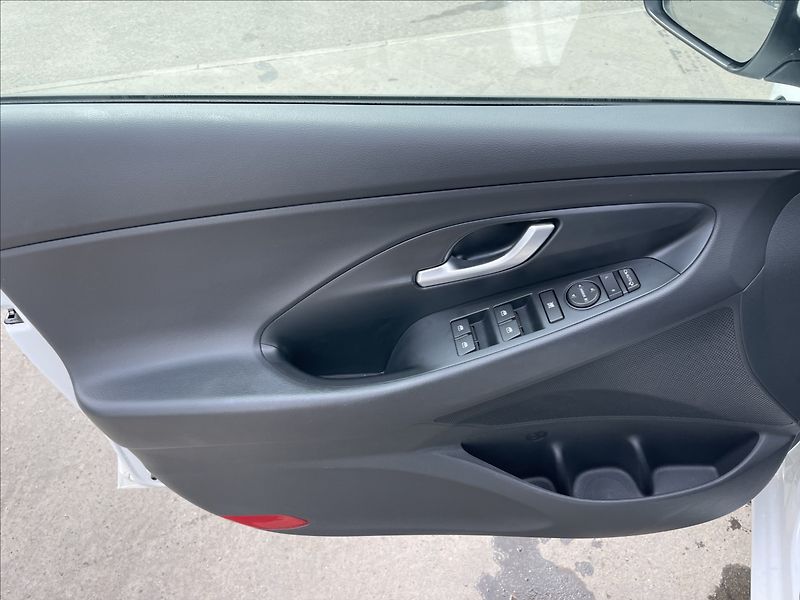 Hyundai i30 1,5 T-GDI Combi Smart - fotka 14 z 23