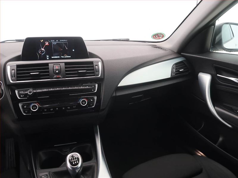 BMW Řada 2 (2015) Sport Line 218d, Navi - fotka 8 z 17