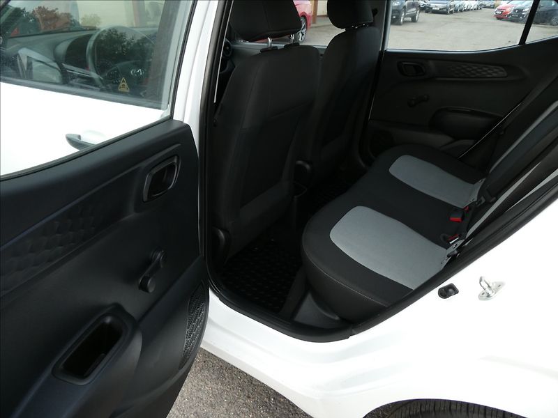 Hyundai i10 1,0 MPi 50kW Classic,tempomat - fotka 17 z 40