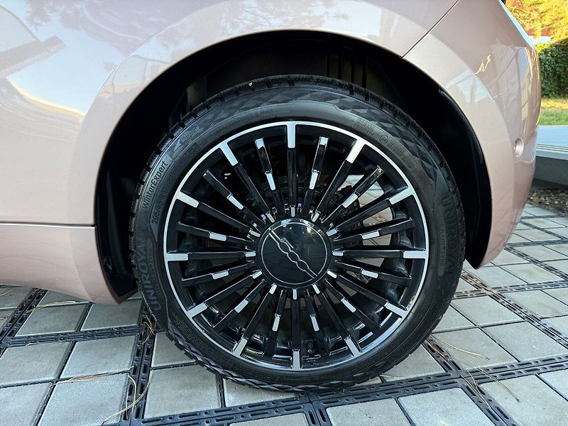 Fiat 500 LaPrima 42 kWh JBL Panorama - fotka 8 z 37