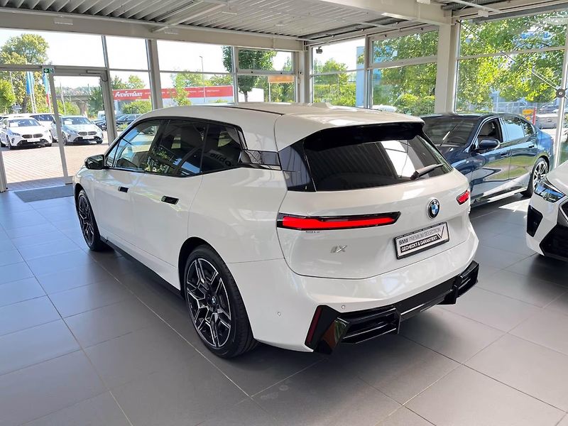 BMW iX xDrive45 M-Sport Komfort HuD - fotka 4 z 17