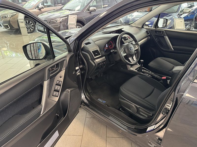 Subaru Forester 2.0i Trend, 6MT - fotka 12 z 45