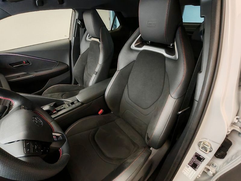 Toyota C-HR 2.0 PHEV 4x2 GR SPORT - fotka 19 z 49