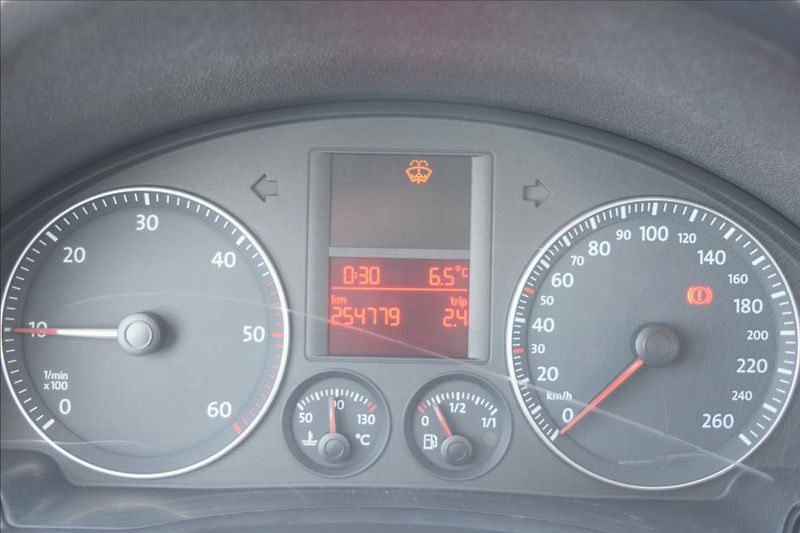 Volkswagen Golf 1,9 TDI 66KW BEZ DPF NOVÁ STK - fotka 37 z 45