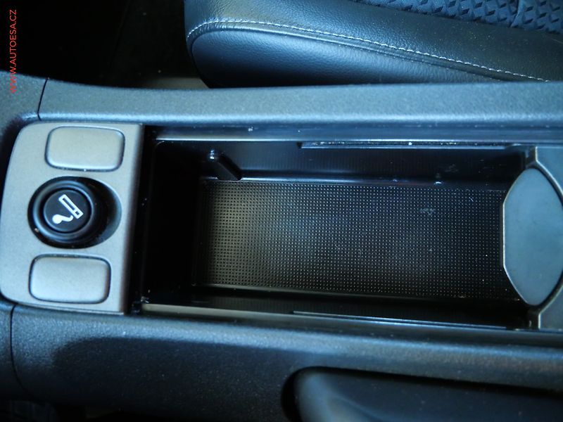 Honda Civic (2010) 1.8 i-VTEC, AC, park.čidla - fotka 20 z 20