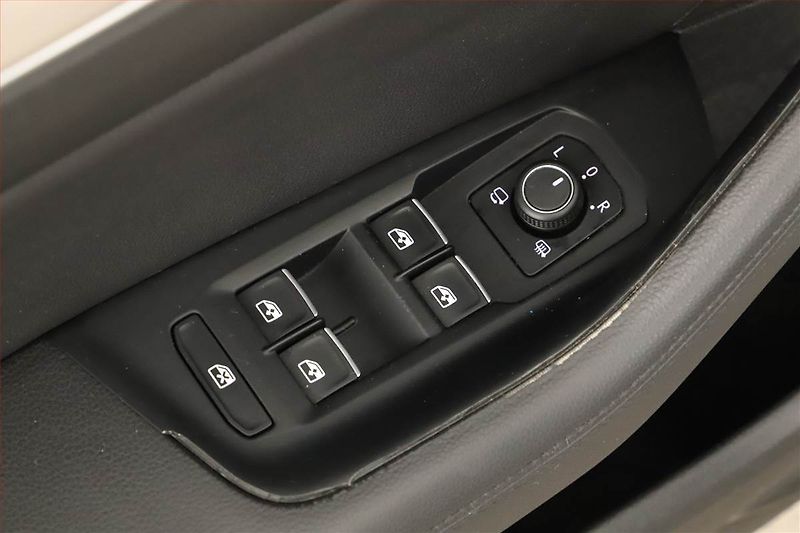 Volkswagen Passat (2016) Highline 2.0 TDI, Navi - fotka 10 z 16