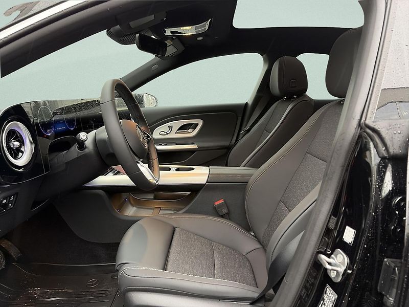 Mercedes-Benz CLA 350 4M EQ - fotka 13 z 15