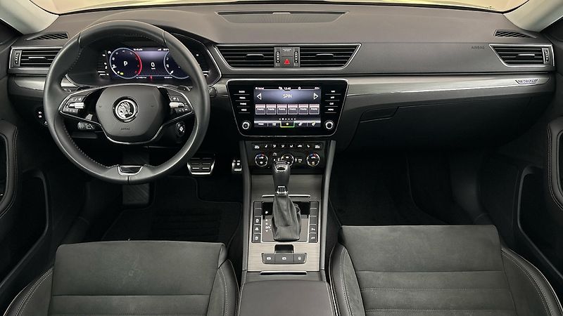 Škoda Superb 2.0 TDI DSG 4x4 Scout Combi - fotka 8 z 34