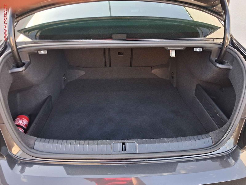 Volkswagen Passat (2020) 1.5TSI, ČR, Business, LED - fotka 7 z 19