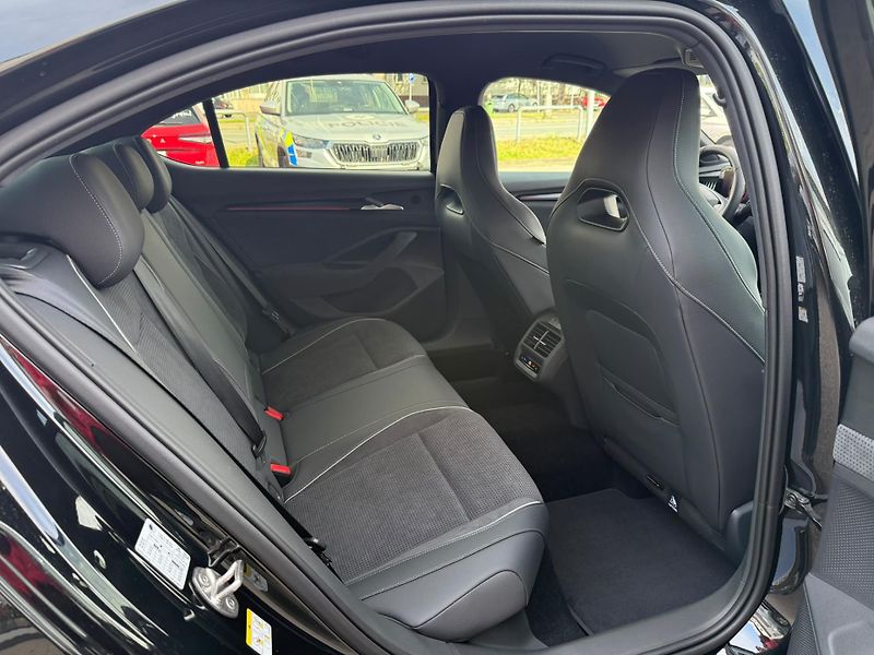 Škoda Superb Sportline 2,0 TSI 150 kW DSG - fotka 21 z 26