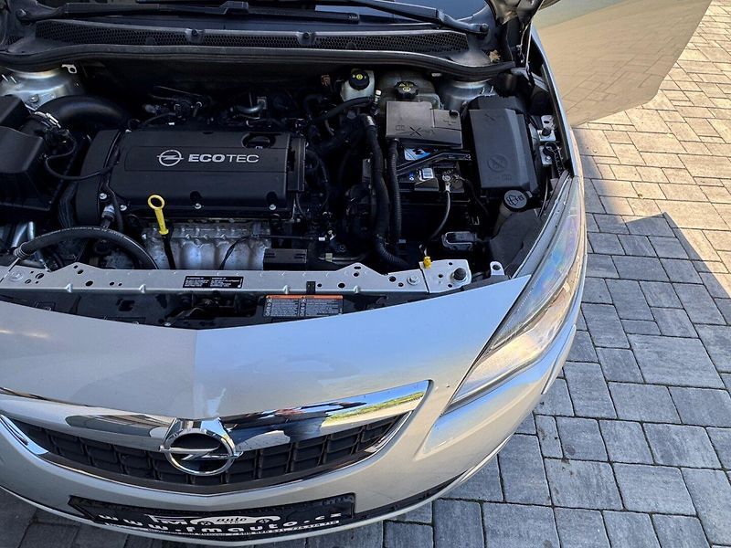 Opel Astra (2010) 1.6 16V Automat - fotka 36 z 36