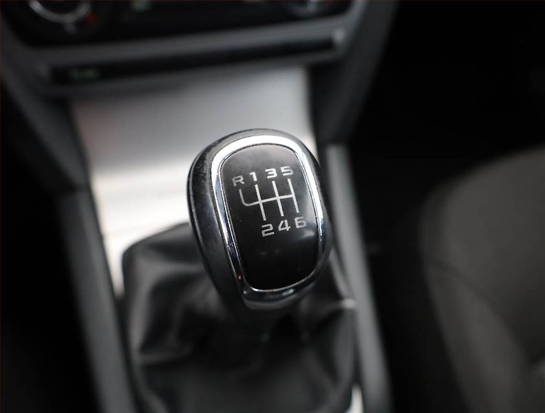 Škoda Octavia (2011) Elegance 1.8 TSI, Serv.kniha - fotka 10 z 17