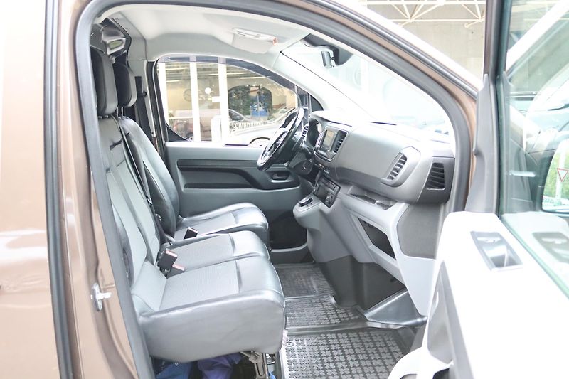 Opel Vivaro (2020) 2.0 BlueHDi/CDTi 130 kW - fotka 53 z 57