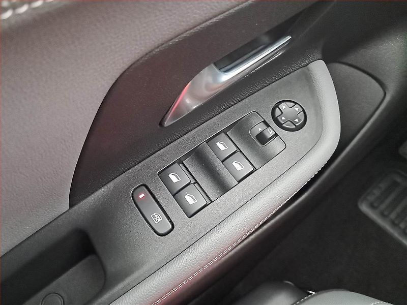 Opel Mokka (2025) 1.2 Turbo - fotka 17 z 18