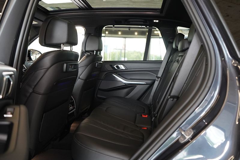 BMW X5 M50d, M Professional, Masáž - fotka 50 z 57