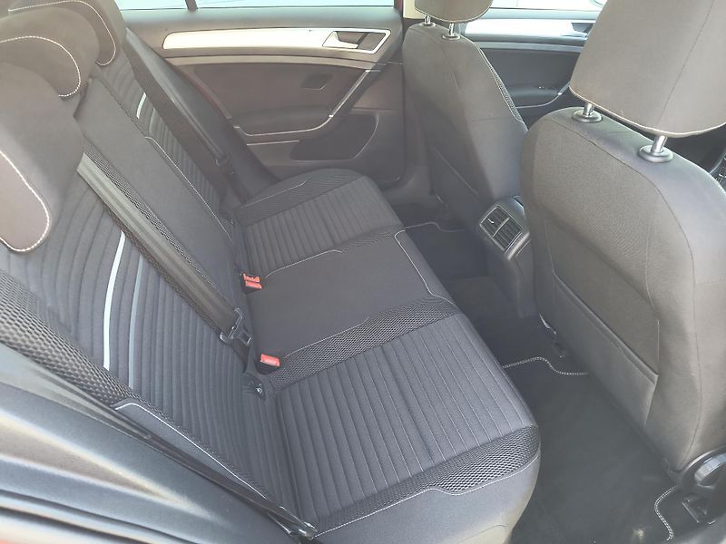 Volkswagen Golf (2014) 1.2 TSI 63KW 4-VÁLEC Z ŘEMENEM - fotka 19 z 66