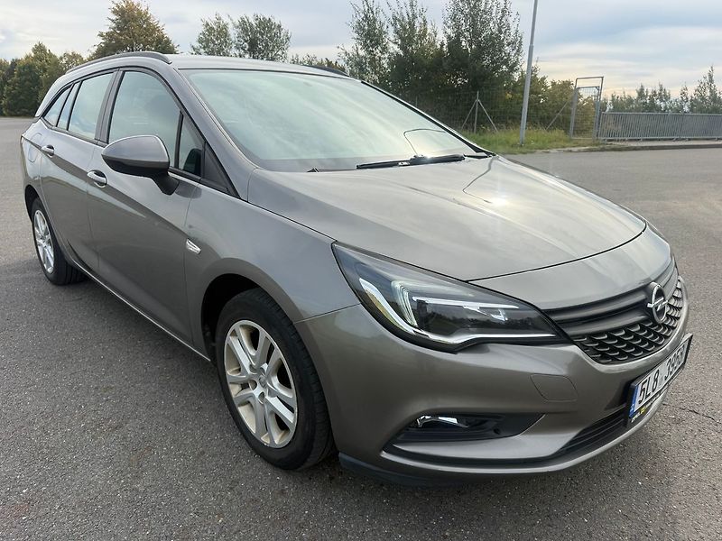 Opel Astra SPORTS TOURER 1,6 TDI 54000KM - fotka 7 z 17