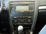 Škoda Octavia (2006) 1.6i, AC, temp - náhled 13