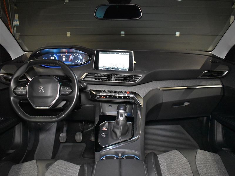 Peugeot 5008 1,5 HDI Allure Tažné,panorama - fotka 12 z 23